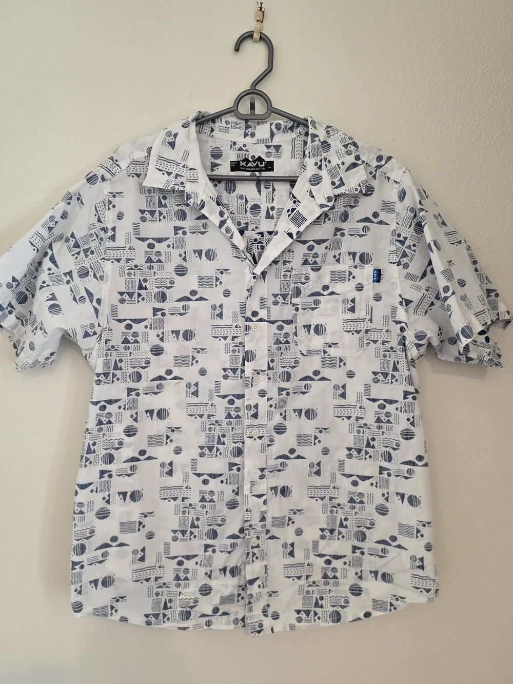 Kavu White Short-Sleeve Button-Down with Navy Geometric Print
